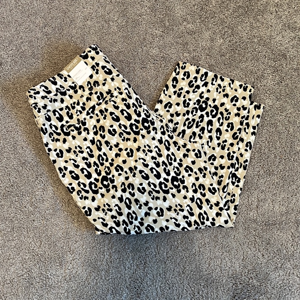 NWT Chico’s winter leopard print fitigues capri size 8